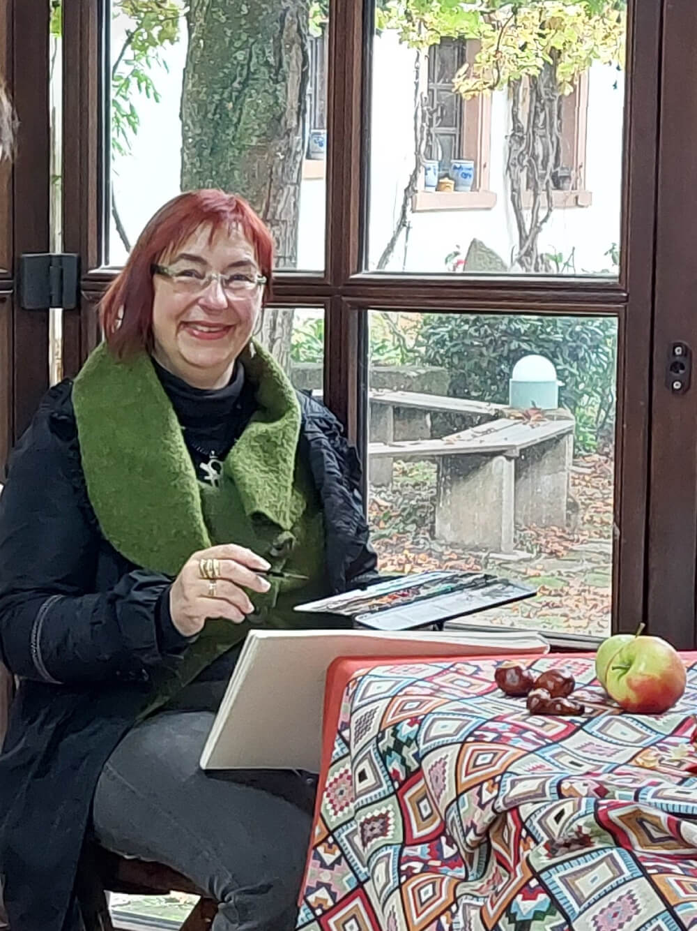 Katharina Valeeva beim Stillleben zeichnen