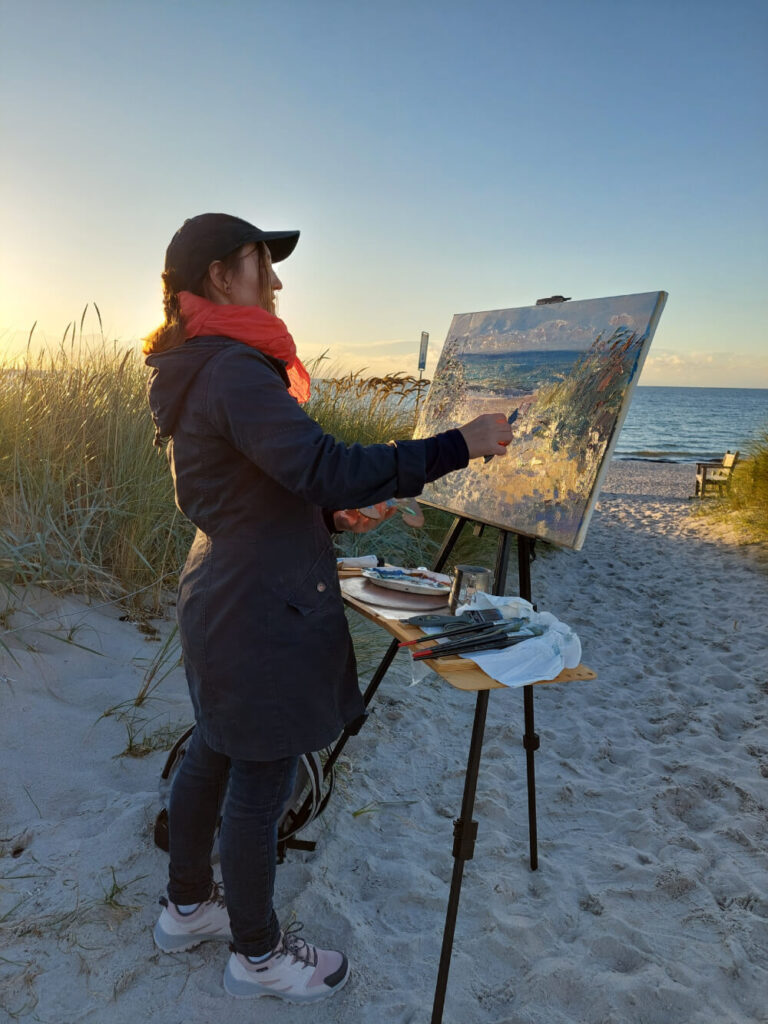 Katharina Valeeva beim Pleinair Malen auf dem Dar&szlig;